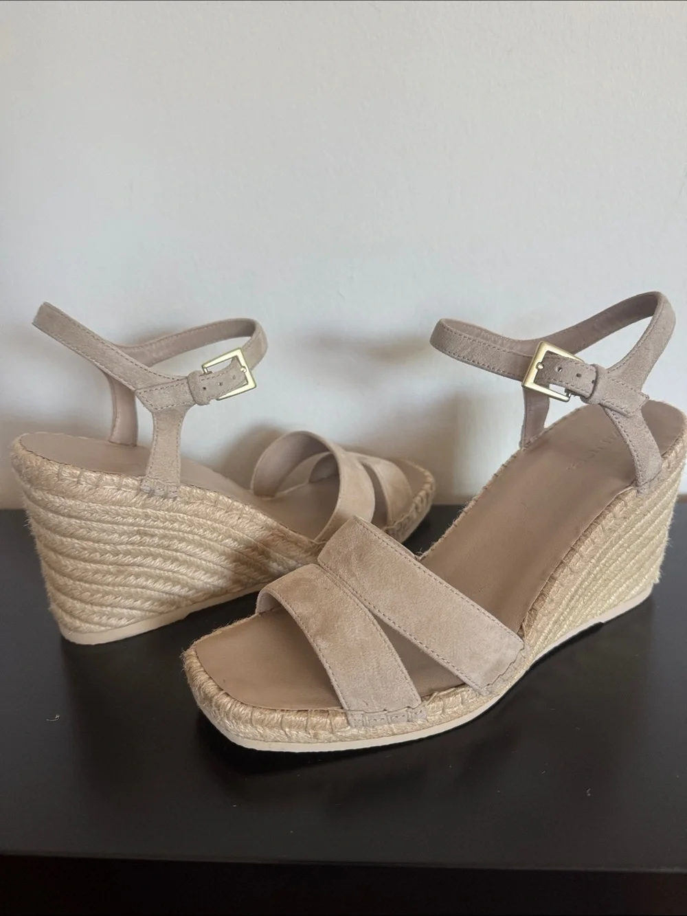 Vince Beige Suede Espadrille Wedge Sandals 👡